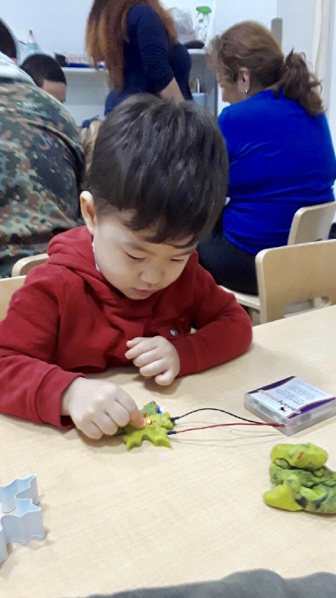 stemkidsnyc's tweet image. STEM Kids PreK had a ball this week with our budding Engineers, who made circuits with @PlayDoh and engaged with @SnapCircuits. #stemPreK #stemkidsprek #stemkidsnyc