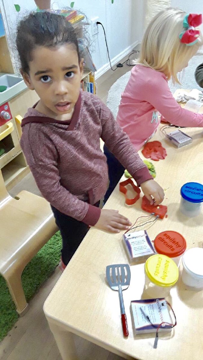 stemkidsnyc's tweet image. STEM Kids PreK had a ball this week with our budding Engineers, who made circuits with @PlayDoh and engaged with @SnapCircuits. #stemPreK #stemkidsprek #stemkidsnyc