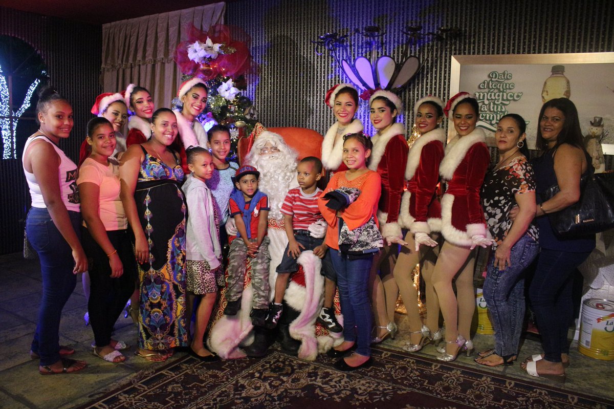 corazonnavidad's tweet photo. #ElCorazónDeLaNavidad les desea un increíble domingo en familia. #ElCorazónDeLaNavidad2017 #Cisama https://t.co/USDYBlhILa