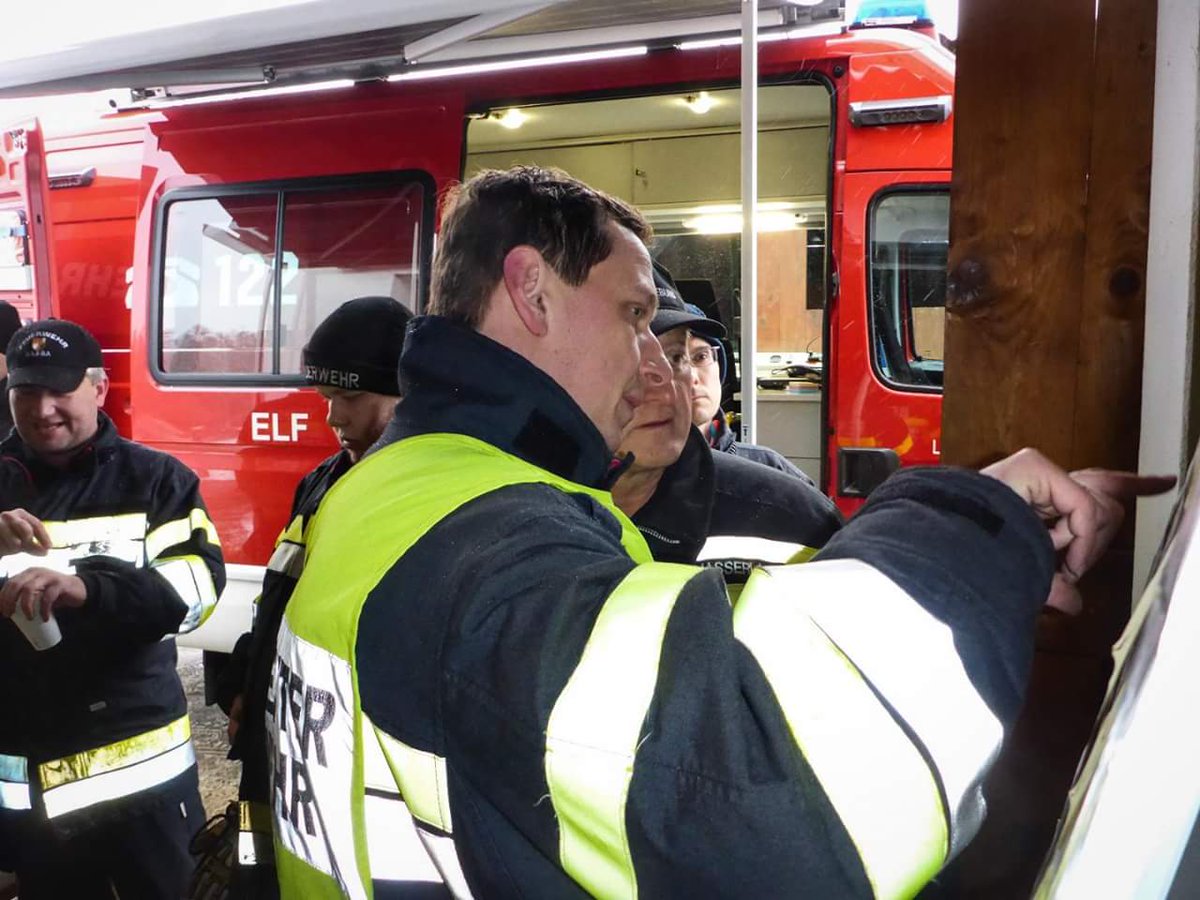 ffnestelbach's tweet photo. Letzter Einsatz 14.01.2018 13:51 Uhr - Suchaktion nach einer vermissten Person in der Gemeinde Raaba-Grambach

https://t.co/yf6Z89uxtB

"Gefällt mir" gilt für den geleisteten Einsatz der Kameraden der Freiwilligen #Feuerwehr #Nestelbach bei #Graz https://t.co/QPUelliBue