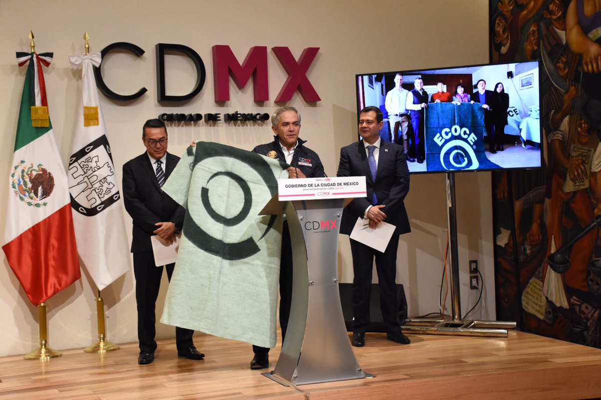 SEBIEN_cdmx's tweet photo. #AcciónSemanalCDMX El #JefeDeGob dio a conocer que como parte de en #InviernoContigo, @ecoceac nos hizo entrega de 133 cobijas hechas con #PET reciclado, obtenido de contenedores ubicados en los albergues instalados con motivo de #S19 https://t.co/jutyokbKHn