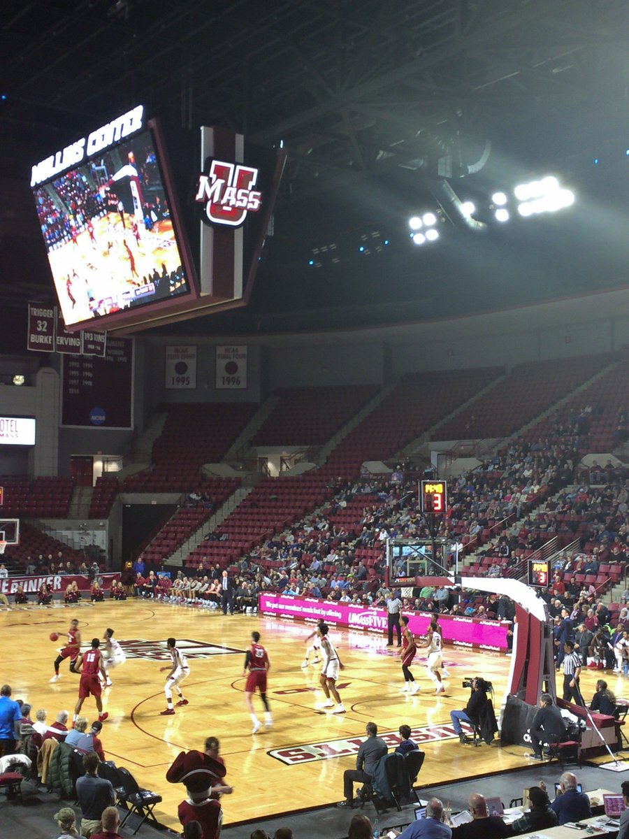 MiniVinny9's tweet photo. Drove two hours to cheer on the Hawks! Let’s go @saintjosephs @SJUHawks_MBB! #THWND #beatumass #sjualumni🏀❤️ https://t.co/M6aQhNOrDK