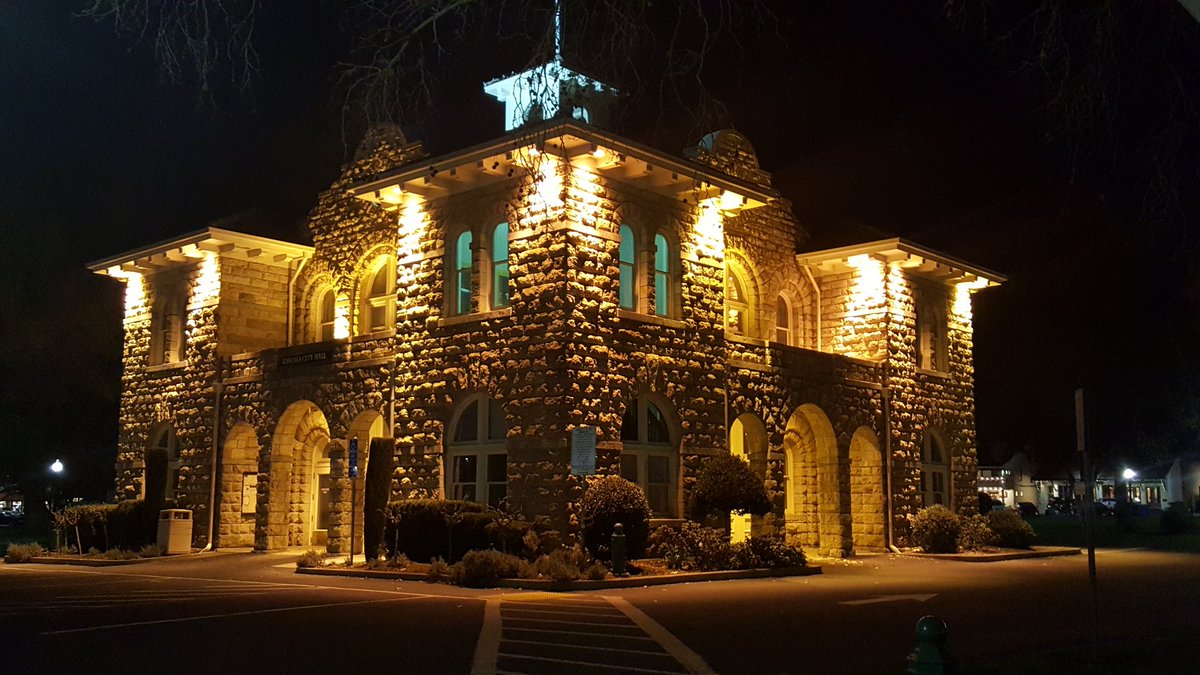 The historic Sonoma Plaza,  beautiful night.

#Sonoma #California #plaza #nighttime #valley #winecountry #California #vacation #travel #destination #travel #explore