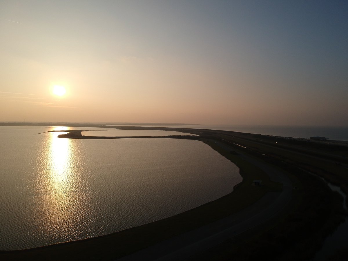 on3dox's tweet photo. No wind, Golden hour at Brouwersdam
https://t.co/g6EiyMYj8F

#vimeo #nowindstillfun #goldenhour #drone #djispark #brouwersdam #netherlands #sunday #nature #birds https://t.co/fuuhz8uYHL