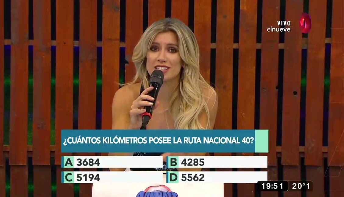 orianaxfriends's tweet photo. Ella conduciendo feliz ❤😄🎤💕
#CombateFans https://t.co/fBJuqev7Pa