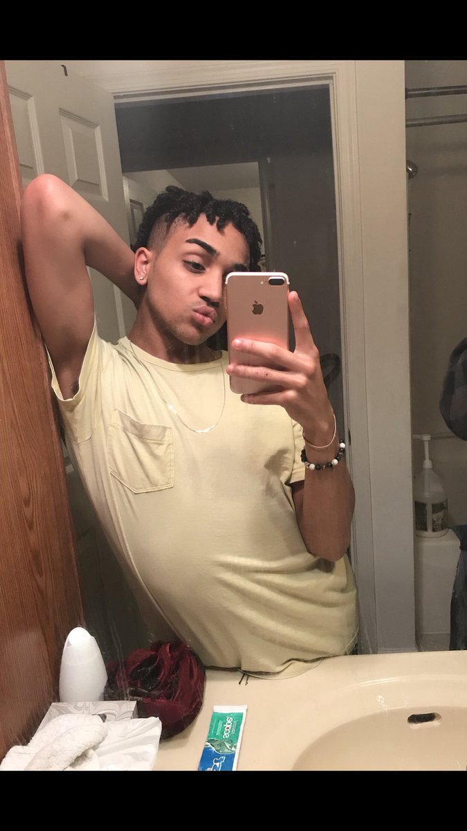 JaayColmes's tweet photo. First Pictures In Forever (: https://t.co/897uifnaWc