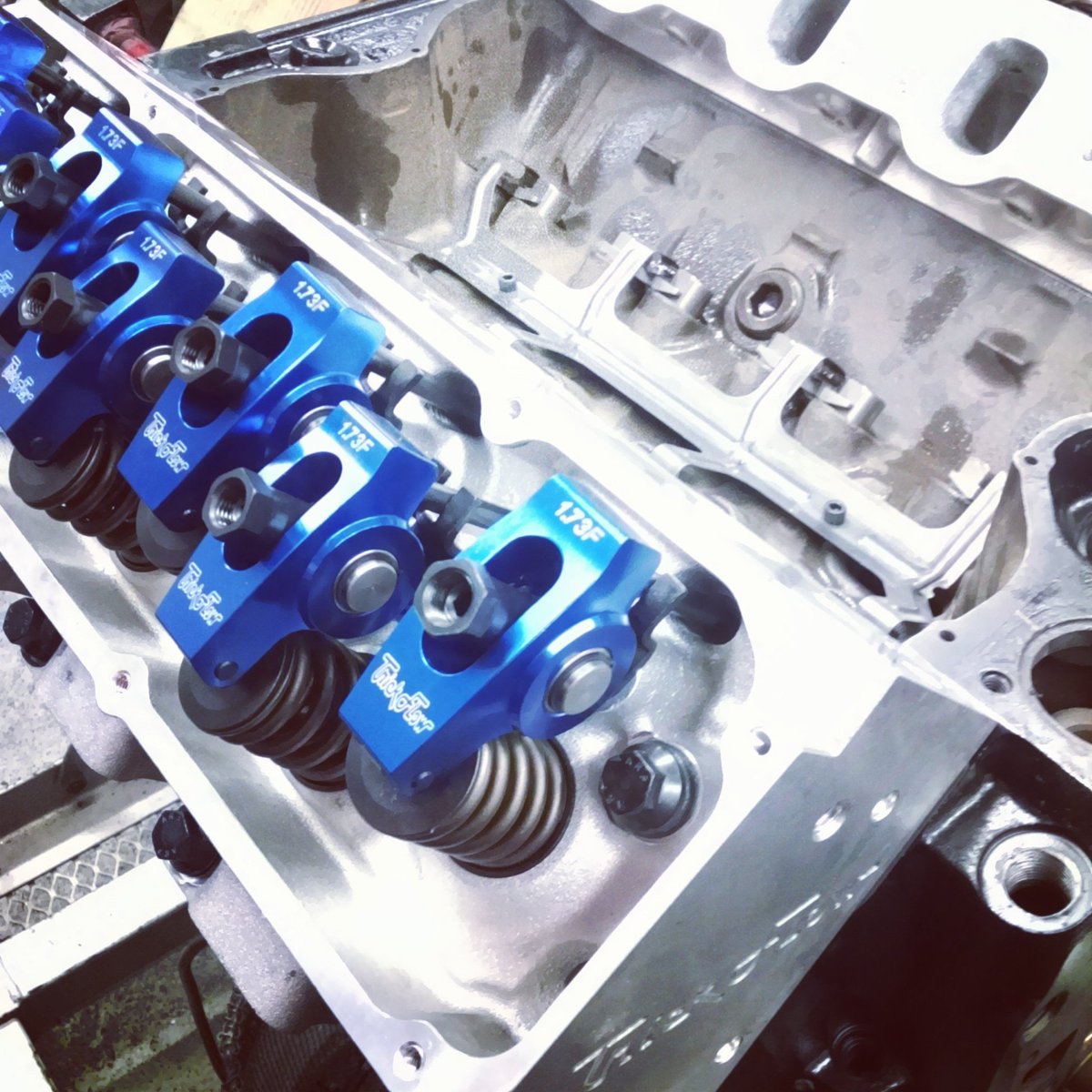 ERSChicago's tweet photo. This 400M Ford got a @COMPCams hydraulic roller setup with Trick Flow 195cc heads and aluminum roller rockers https://t.co/hMs6a7efI0