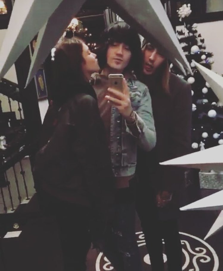 bestpicsofdenis's tweet image. Pretty much missed some of the stories cause my phone was acting a bitch but here some screenshots