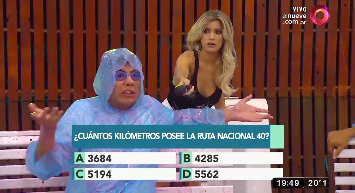 orianaxfriends's tweet photo. El juego de los coolers y @laufer4 tentada 😂💦🙈 
#CombateFans https://t.co/4jjgWswQhh