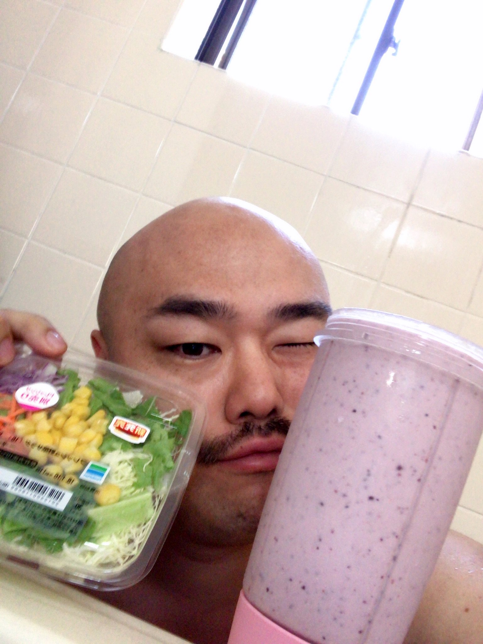 画像 朝ごはんは スムージーと野菜 スムージーには 牛乳の代わりにヨーグルト入れて は ちゃぷちゃぷ T Co Y0nncqoq8j まとめダネ
