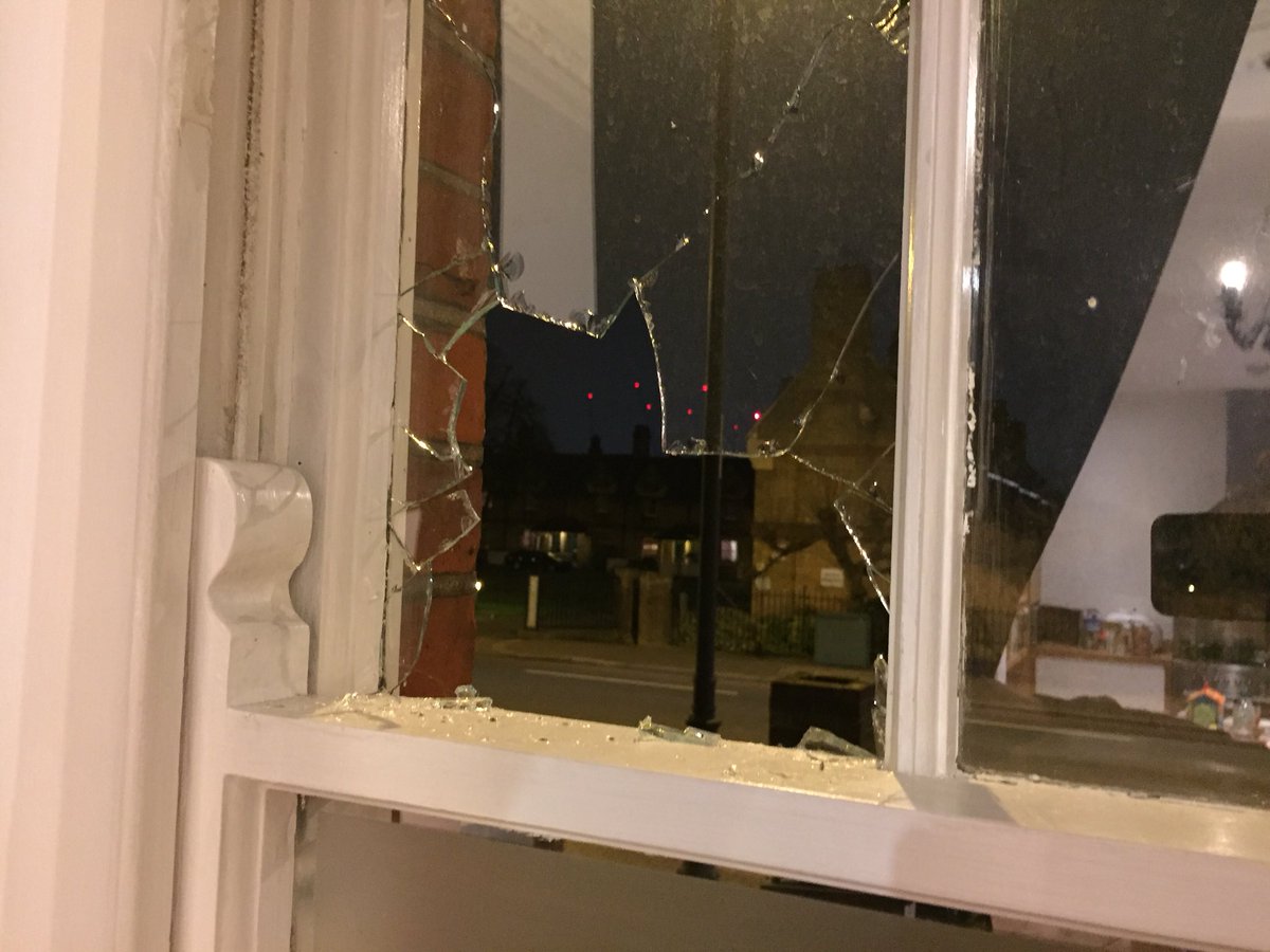 Odel_Maker's tweet photo. Around 6:30pm this evening a wine bottle was thrown through our front window, my 2 year old son was in the room but luckily wasn’t standing near. Seemingly random attack... FYI. @BruceGroveRes @MPSHaringey @MPSBruceGrove https://t.co/LDxUZG7okN