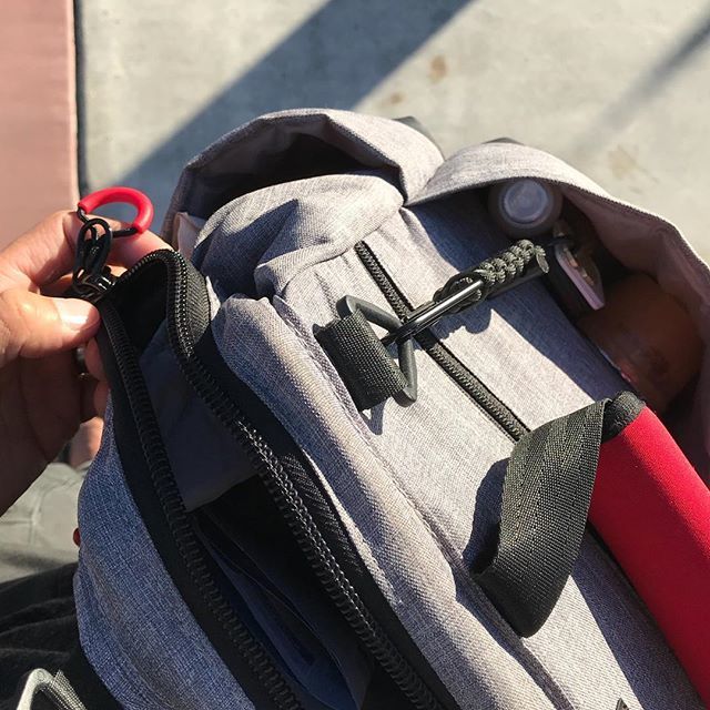 kinbuilt's tweet photo. Who would be interested in the ability to give your diaper bag a custom look? 🖤❤️💙💚
.
We will be launching an option to make your KINBUILT bag personalized 🌈 to match your style, or favorite team 👌🏽 What colors do you like?!
.
#KINBUILT #DiaperBa… https://t.co/iftLlMG4Cv https://t.co/ftqUojIm4V