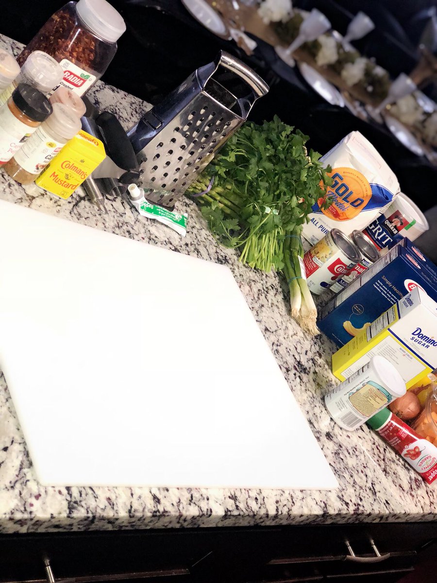 ChoppednHued's tweet photo. 2018 is the year to live your dreams. An educator and now a private chef. This is my baby. Be on the lookout for booking information soon. LET ME BLESS YO KITCHEN! #BrunchWithDavid #BiscuitsandBonnets2018 https://t.co/brQsU6w2ng