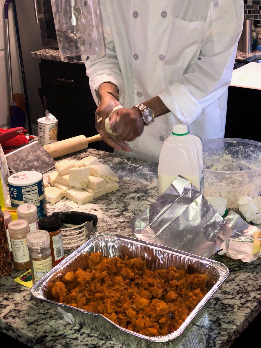 ChoppednHued's tweet photo. 2018 is the year to live your dreams. An educator and now a private chef. This is my baby. Be on the lookout for booking information soon. LET ME BLESS YO KITCHEN! #BrunchWithDavid #BiscuitsandBonnets2018 https://t.co/brQsU6w2ng