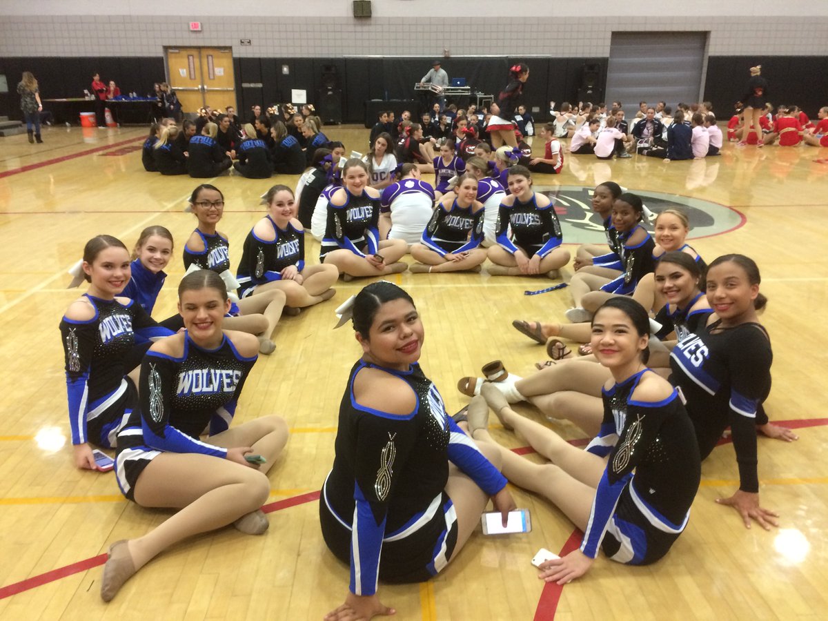 Way to go Pom for placing 3rd at Cactus Cup! Way to go ladies 🎀❤️