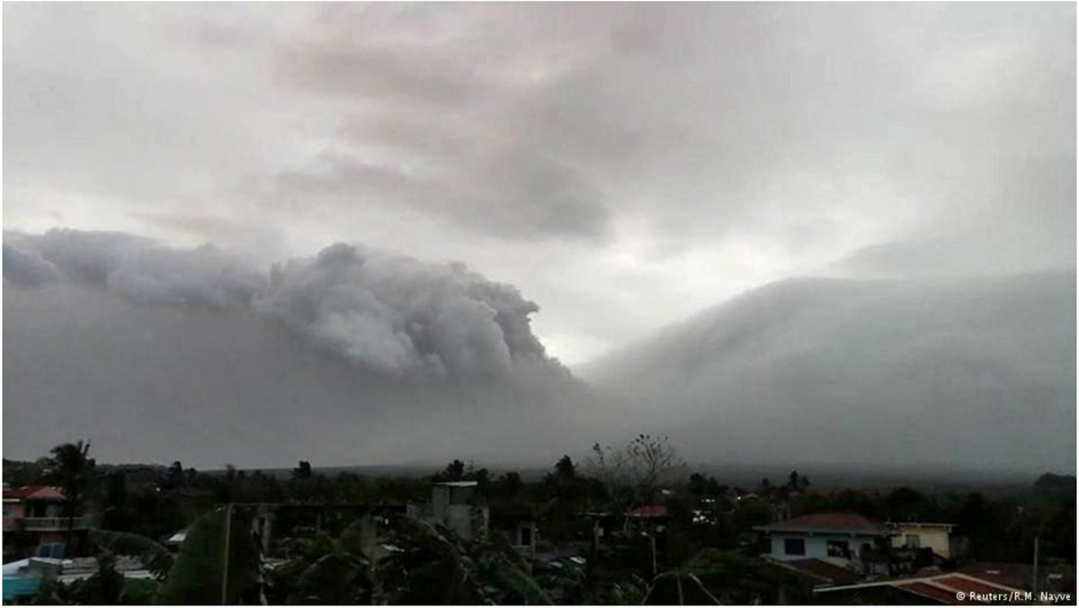 AngLinyaMo's tweet photo. Mahigit 3,000 pamilya ang nagpasya nang magsilikas kaugnay pa rin ng patuloy na paglalabas ng abo at usok ng Bulkang Mayon.
credits: @manilabulletin
#BulkangMayon #LNP2018 #ParaSaBayan #AngLinyaMo https://t.co/fZ4gQtq0Bs