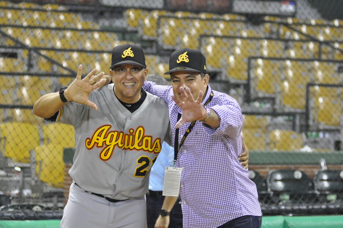 AguilaPica's tweet photo. El que es amante, seguidor, fanático de una organización de 20 campeonatos no puede ver los juegos con faldita ....#Van5 @aguilascibaenas por siempre! https://t.co/GMH6hXeLVF