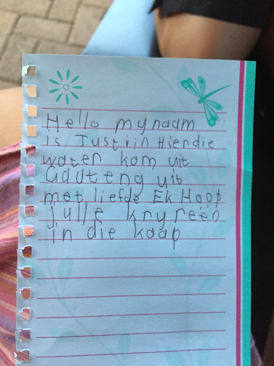 Stelliegp's tweet photo. When my son heard I am going to Cape Town for work he asked me to take 2x 2litre valpre with. So i asked but why. His response was to give to any two people in c/t. Doesnt matter what race Later he brought this note that must go with attached to the bottle. @maroelamedia https://t.co/dBO9FhvhRs