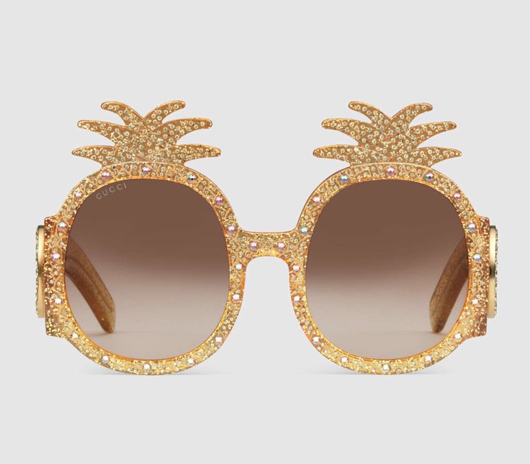 DueffeBlog's tweet photo. Tra le icone lanciate da Alessandro Michele ci sono gli occhiali da sole gold a forma di ananas - collezione  Autunno Inverno 2017-18. #Gucci #AlessandroMichele #FoodandFashion https://t.co/Jjz7yJCgd6