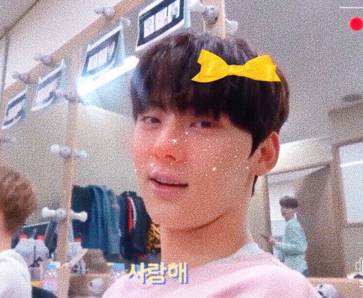 ot11bots's tweet image. ˗ˏˋ #MINHYUN ♡◡̈ˎˊ˗ 
                        ↳꒰#황민현꒱🍣♡⃛
➳ 〔 #뉴이스트 + #워너원 〕