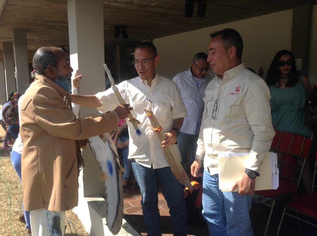 Edson_Acero's tweet photo. Un encuentro hoy con el maestro Vidal Colmenares, Iván Pérez Rossi, Ernesto Villegas, Cecilia Todd y muchos cultores y amigos del Edo Bolívar en @museojesussoto https://t.co/VPxKaBhG4f