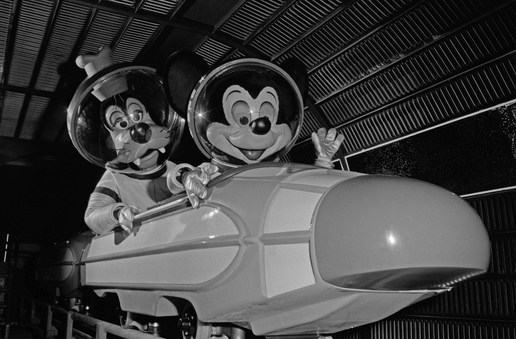 Walt Disney’s Disneyland 公式写真集 1975-6発行 Walt Disney's Disneyland 公式写真集 1975-6発行 洋書