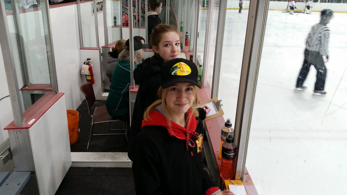 coachsteveaaa's tweet photo. Fun afternoon spent with the #ATOMBB @ClaringtonGHA Flames watching Markham @ThunderCWHL VS @VankeCWHL https://t.co/uzyBznuGX4