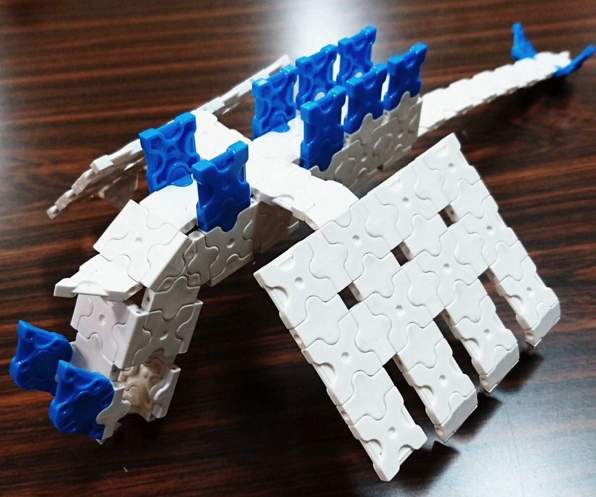 フィニ در توییتر 次男くん新年のlaq作品 コマがめっちゃ綺麗に回ってびっくり 艸 コマ ルギア ポケモン レックーザとメガレックーザ ポケモン Laq