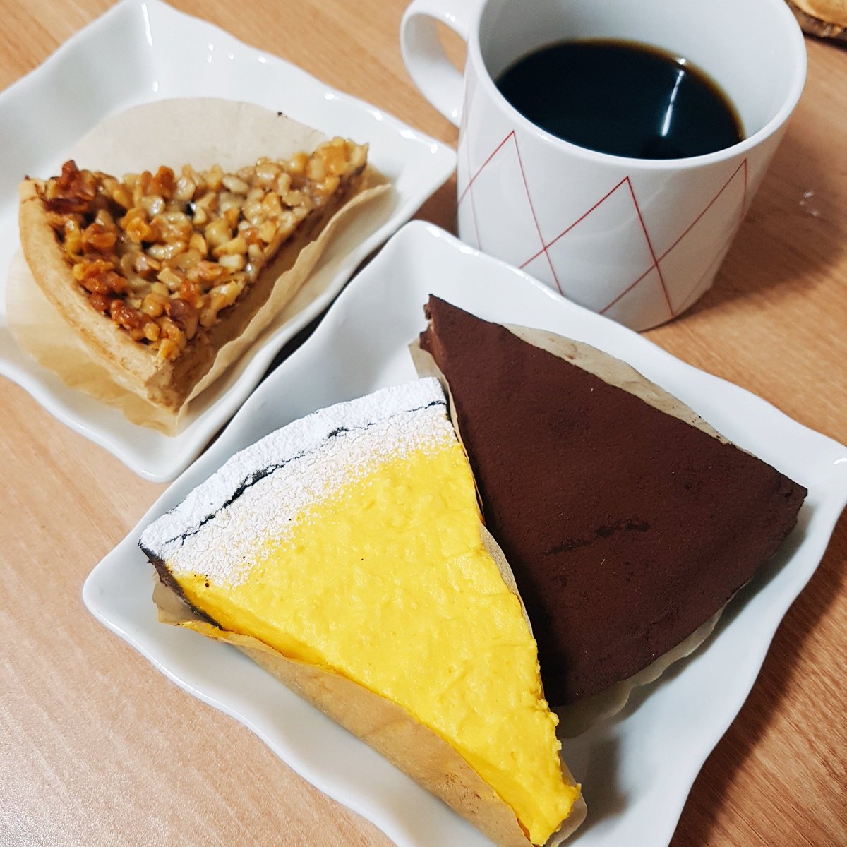 맛있는 파이가 있던곳
특히 단호박파이가 많이 달지않아서 제일 마음에 들었다!! 포장해오길 잘했어😋😋 원주시 '파이꽁뜨' 얼그레이도 맛있음