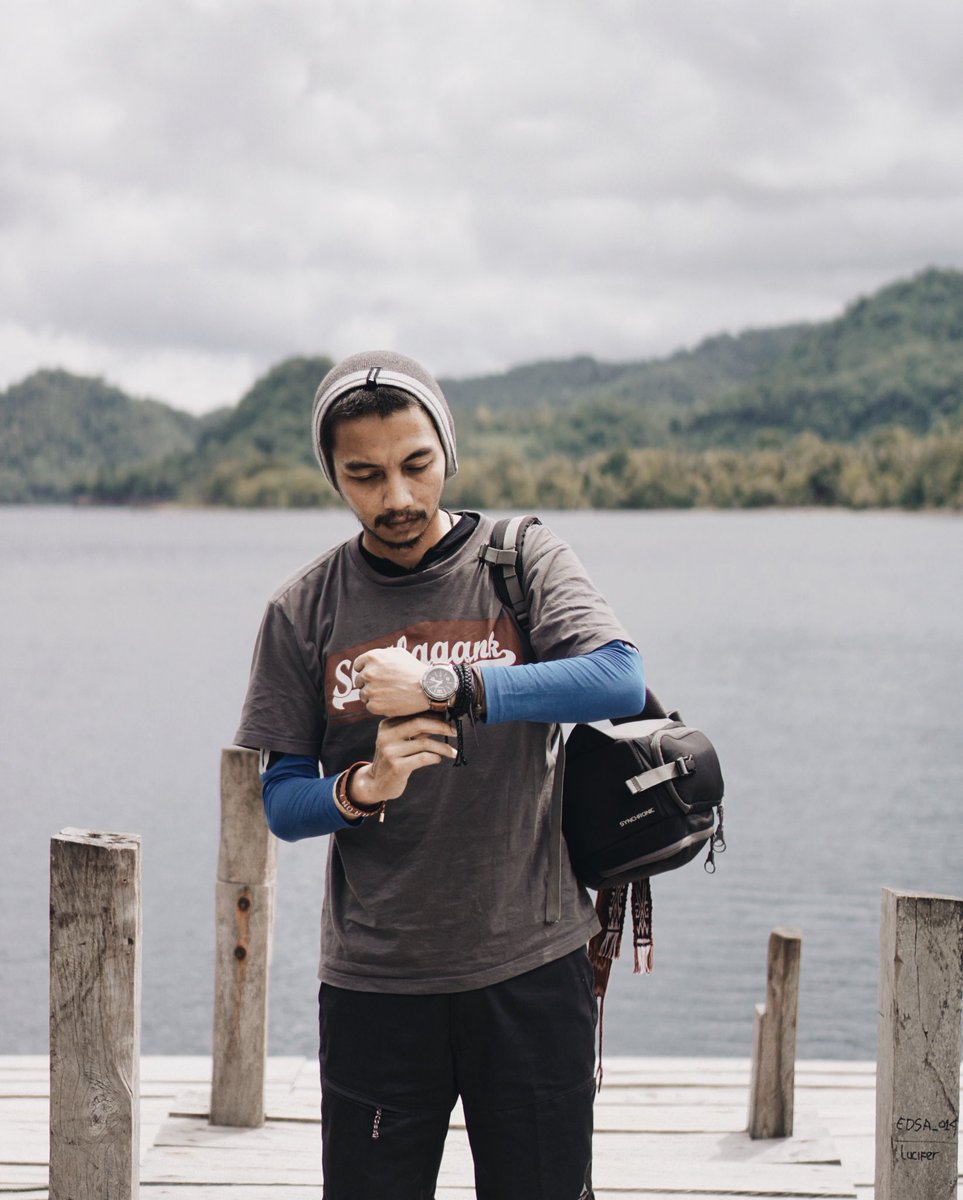 FiersaBesari's tweet photo. Pasang jam dulu, supaya tahu kalau ini sudah waktunya untuk pergi dari hal-hal yang tidak membuat kita bahagia
.
.
.
.
#EigerTropicalAdventure
#enjoylifewithoutaroof
#EigerAdventure
#eiger1989 https://t.co/KUEyhiNJF4