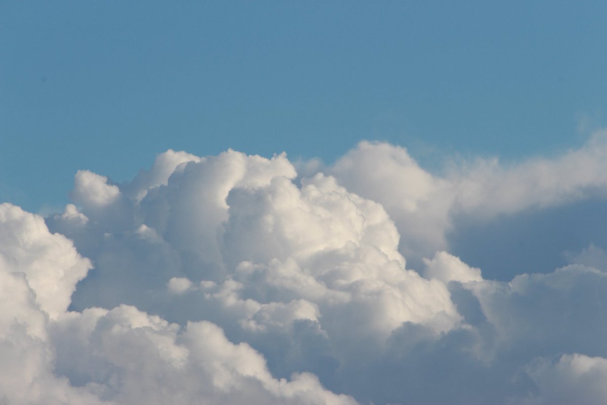 itsgeorgiegrace's tweet image. @JulienSolomita here is some cloud porn for you. I took these after a storm ☁🌧 #editfree