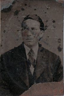 kindredfound's tweet photo. The oldest photos I own are of distant relatives. The Rorabaugh Family of Pennsylvania and Iowa. https://t.co/nMEThvzVnN #52ancestors #AncestorChallenge2018 https://t.co/z9LyLW7kvg