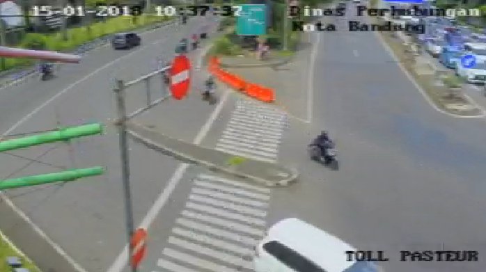 #lalinBDG 10.38: Lalin sekitaran Toll Pasteur terpantau ramai lancar | <a href="/AtcsBandung/">ATCS Kota Bandung</a>