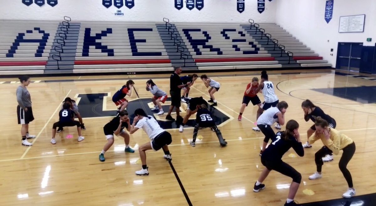 LOHSGirlsHoops's tweet photo. A great weekend of team building in the gym with our Varsity and 6th grade LOYTBA teams, and even better bonding afterwards when the girls cashed in their free tacos prize together! 🏀⚓️ #family https://t.co/im7Cz6WLgN