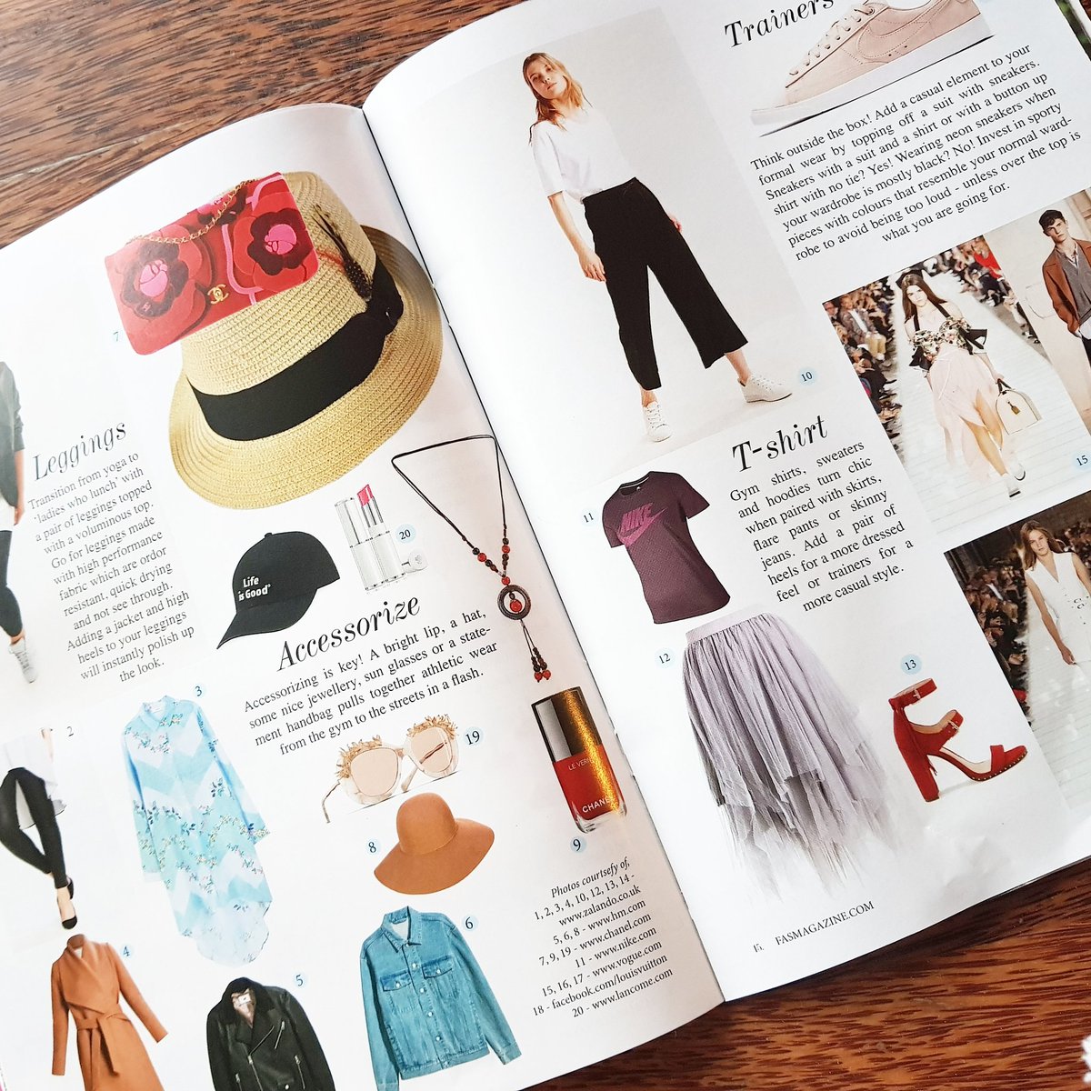 FasMagazine's tweet image. STYLING TIPS
4 ways to master the athleisure trend - how to turn performance wear into everyday wear. Page 14-15 #fasissue7 👉🏽issuu.com/fasmagazine/do…