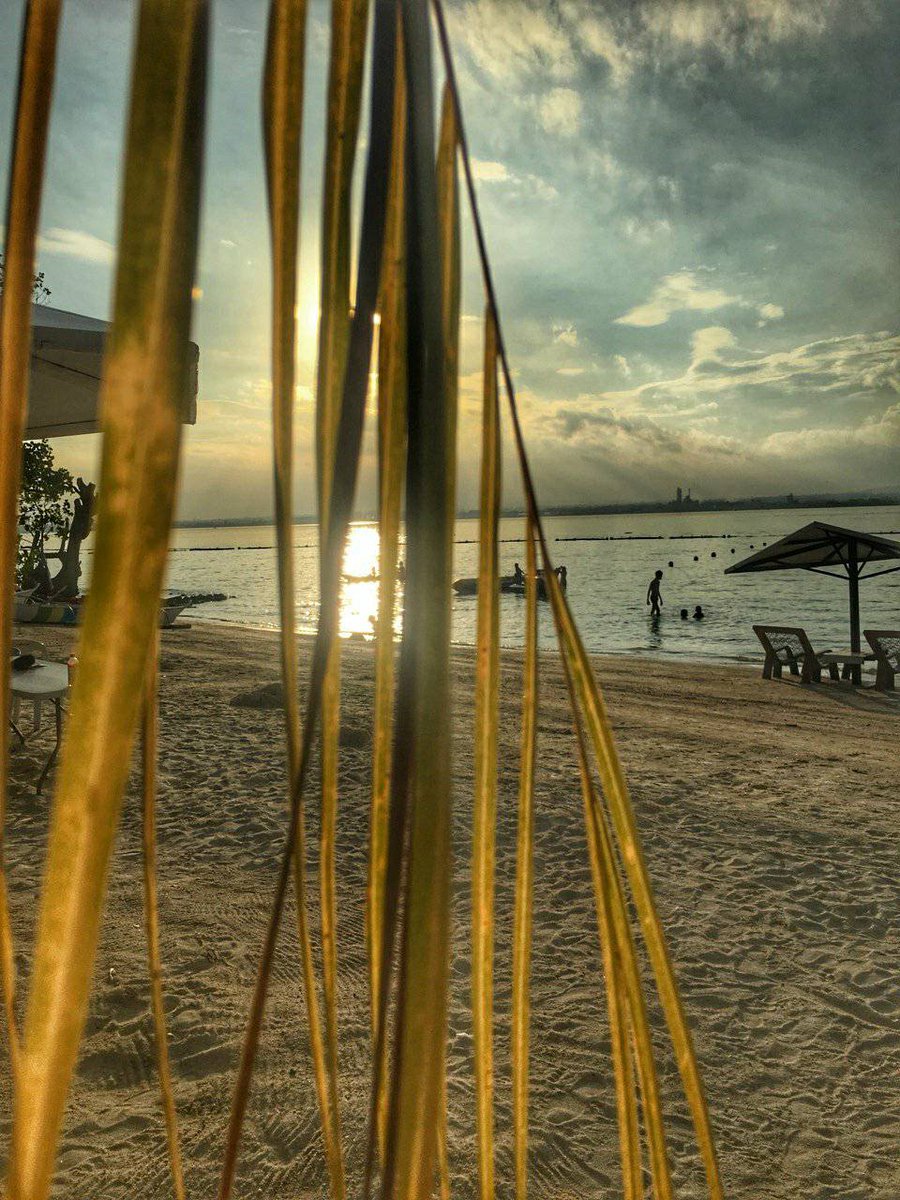 steunoutsource's tweet photo. Take delight in the simplest things. ☀️
#sunset #beautifulsunset #samalisland #instasunset #sunsetphoto #sunsetph #sunsetphotography #viewtiful #takedelight https://t.co/cE2CDtA4hV