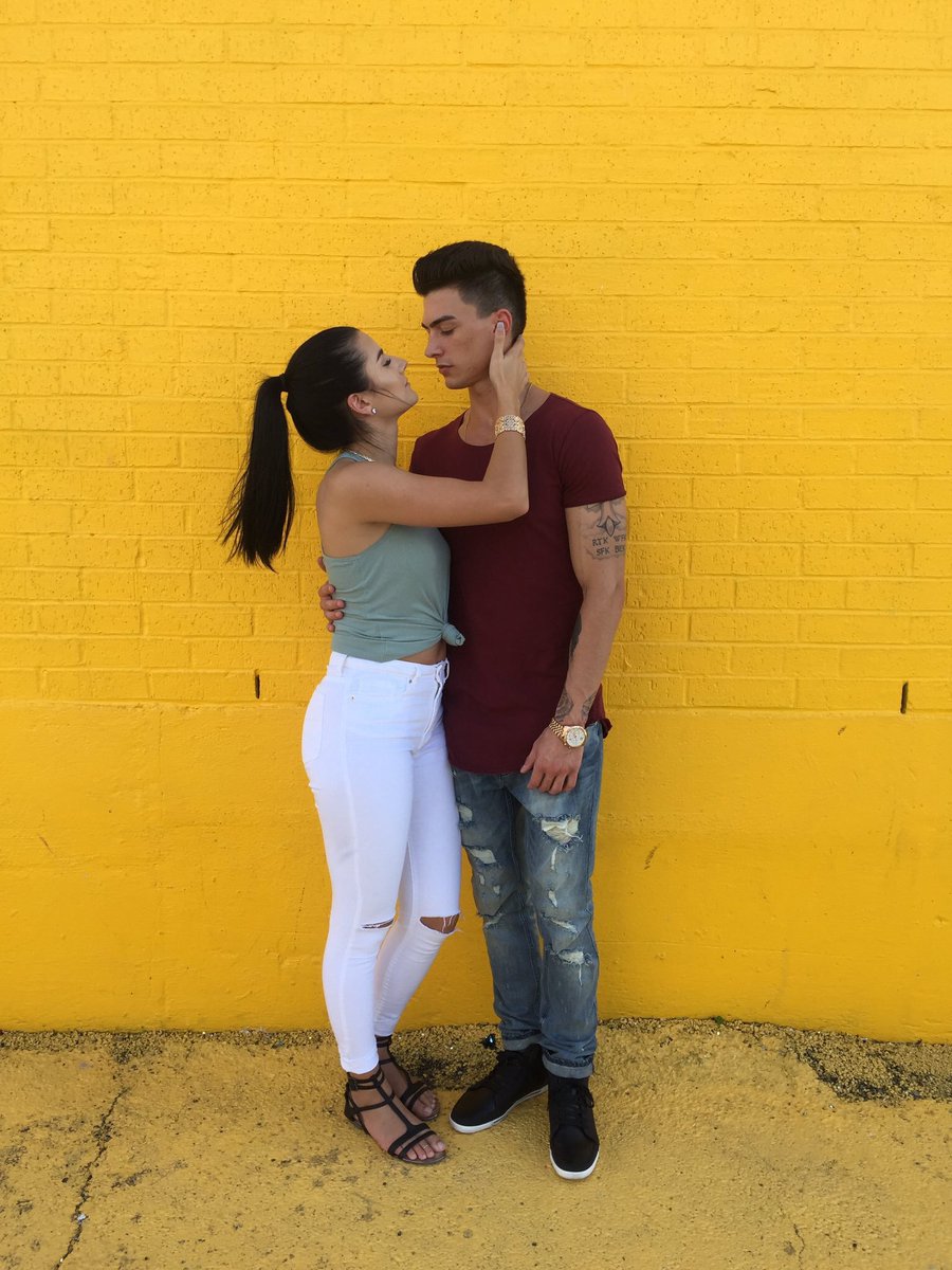 yungbrctz's tweet photo. yellow is a happy color, and that's all i am when im with you @cllmedaddy_ 💛 https://t.co/Ak3Gi7uOKV