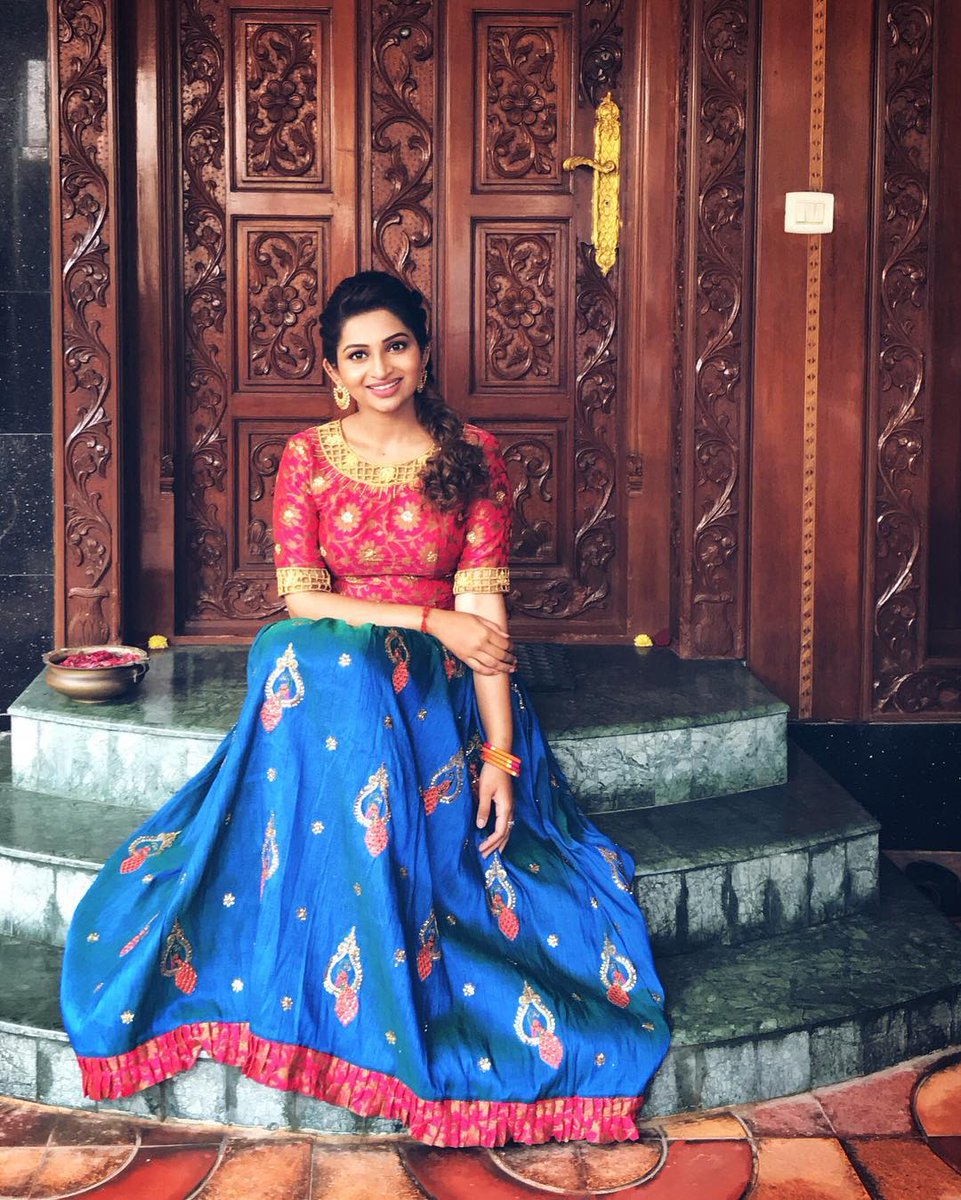 Nakshathra Nagesh Fans (@_nakshathra_) on Twitter photo Happy Mattu Pongal 😇 hope you have an amazing day with friends and family! Don’t forget to tune into Suntv <a href="/10am/">☆♩ ♪ ♫ ♬♡</a> today for #isaithiruvizha and <a href="/2pm/">Two O'clock</a> for #celebrationwithchiyaan ✨
Wishes from <a href="/nakshathra___/">Anchor Nakshathra</a> & @nakshathra_fan Happy Mattu Pongal 😇 hope you have an amazing day with friends and family! Don’t forget to tune into Suntv <a href="/10am/">☆♩ ♪ ♫ ♬♡</a> today for #isaithiruvizha and <a href="/2pm/">Two O'clock</a> for #celebrationwithchiyaan ✨
Wishes from <a href="/nakshathra___/">Anchor Nakshathra</a> & @nakshathra_fan