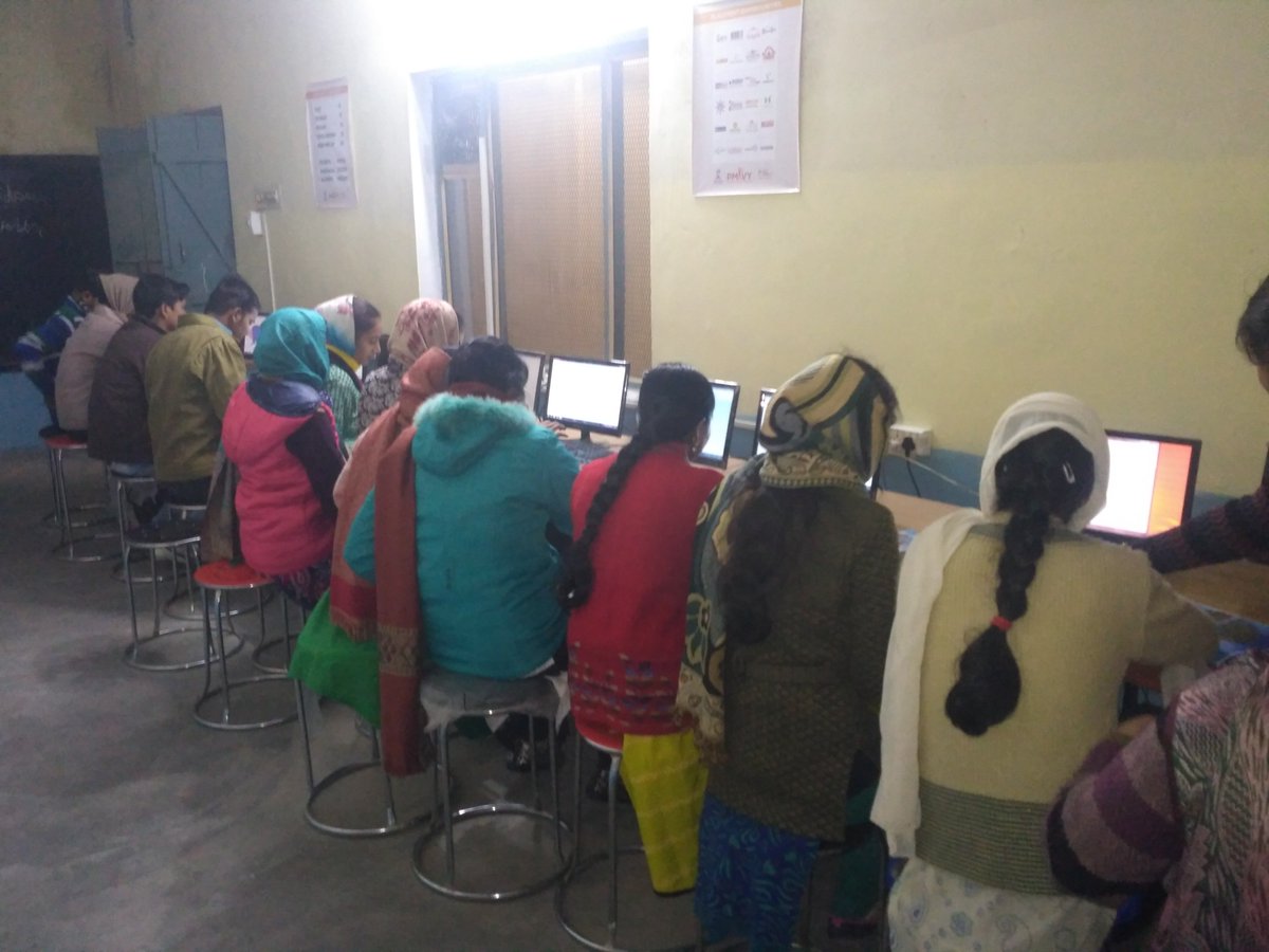 skill_anand's tweet image. Interest and craze of computer, students getting knowledge in computer@I.T Lab.