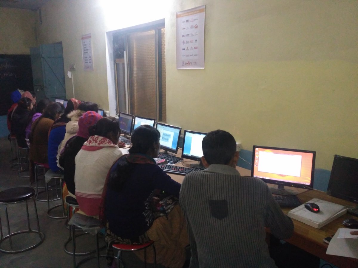 skill_anand's tweet image. Interest and craze of computer, students getting knowledge in computer@I.T Lab.