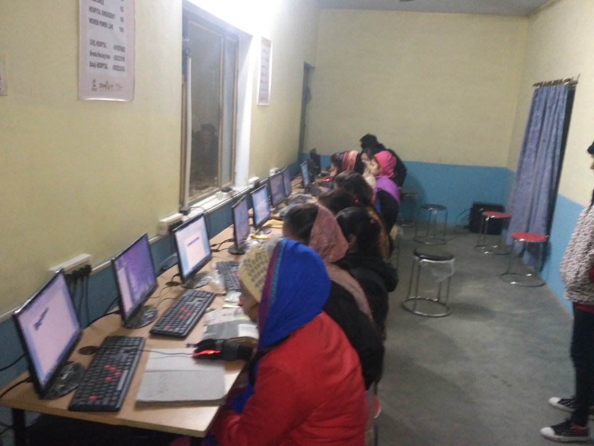 skill_anand's tweet image. Interest and craze of computer, students getting knowledge in computer@I.T Lab.