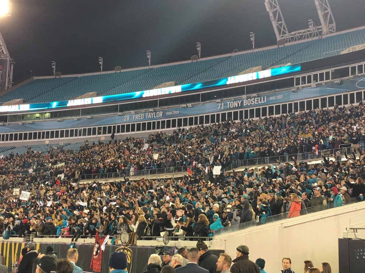 Man did Duval turn out to greet the Jags. Really cool seeing that.