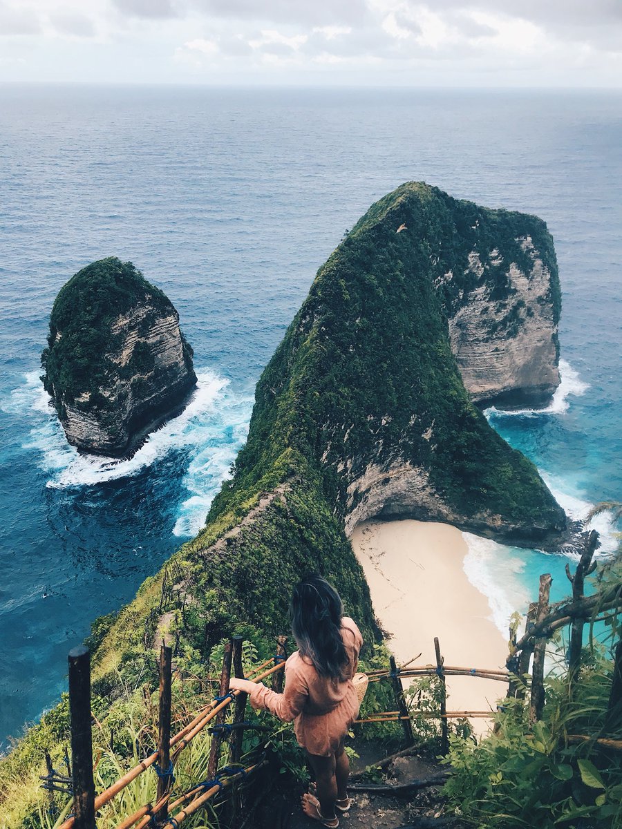 nobluk's tweet photo. Nusa penida เป็นเกาะที่ต้องนั่งเรือออกไปจากบาหลี 45นาที ค่าใช้จ่ายในการเดินทาง พอๆกับในไทยส่วนตัวไปทริปทั้งวัน ทัวรอบเกาะ 4 ที่ สวยทุกที่เลยราคา 2xxx ฿รวมค่ารถ,เรือไม่รวมอาหารช่วงที่แนะนำคือหน้าร้อน ก.พ-มิ.ย แดดจะดีสุดทุกอย่างบนเกาะยังธรรมชาติ จะเดินทางค่อนข้างลำบากแต่สวยมากจริงๆ https://t.co/BPSdXxTBMU