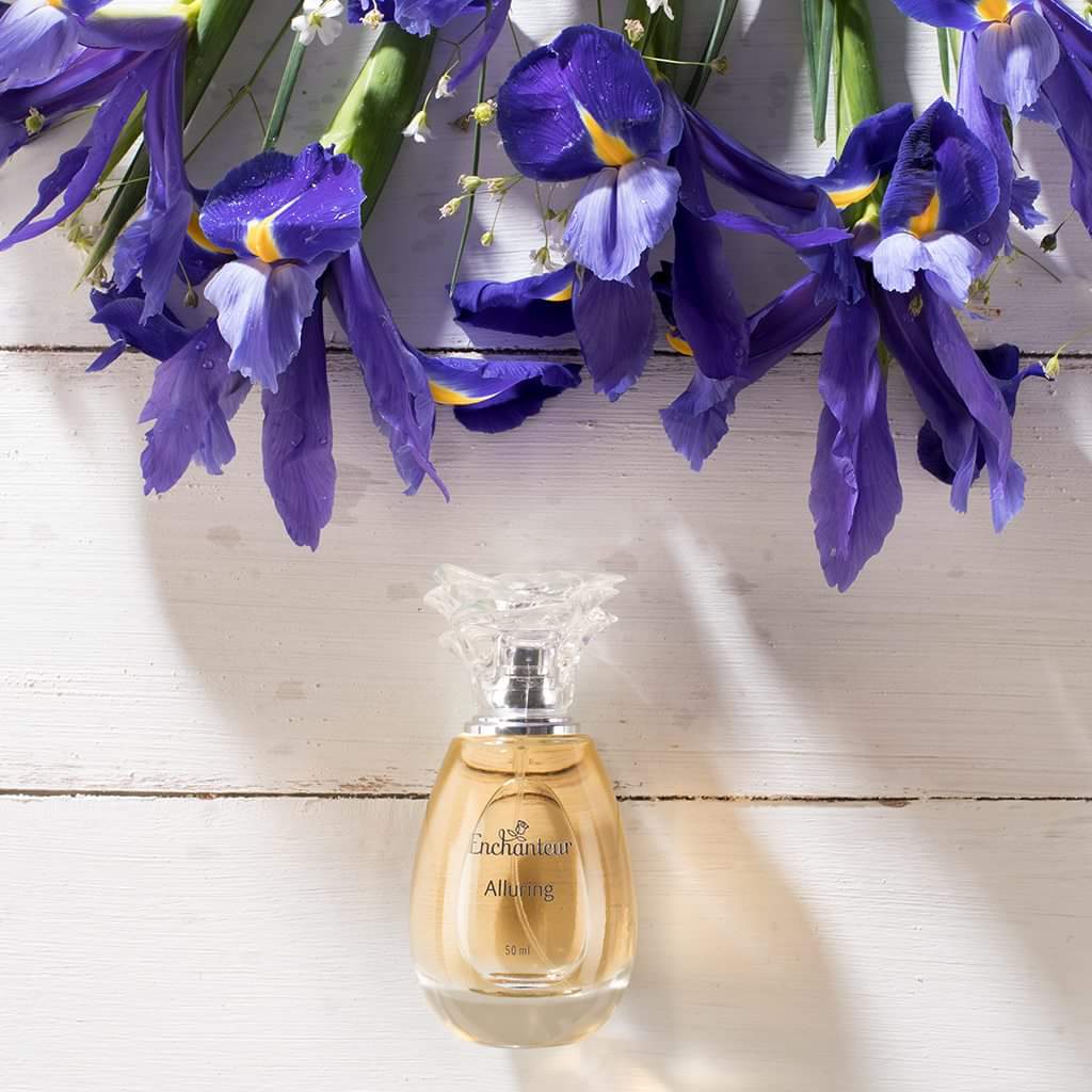 Enchanteur_In's tweet photo. What happens when iris, bergamot and roses come together in one perfume?

You are left with a scent that is truly hypnotic. https://t.co/LjzpmDljrF