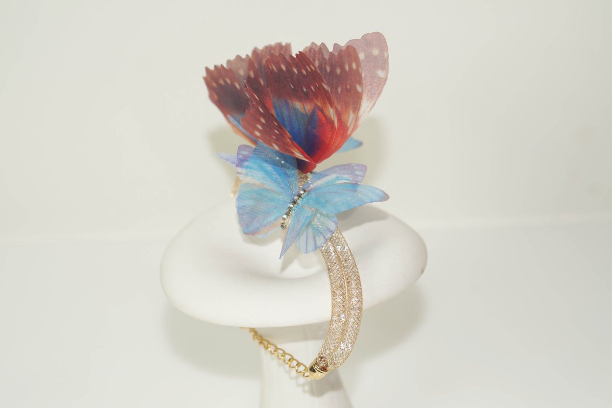 CeylonsWands's tweet photo. Working it in the Wand-erland work shop. Crystals and butterflies. https://t.co/dwrkdjdtb5