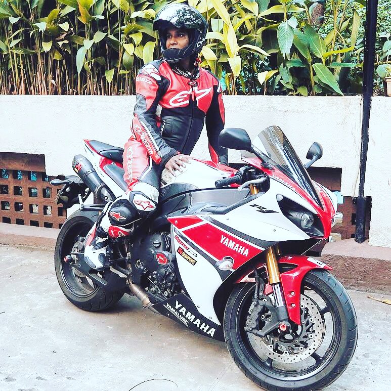 Shivroy87's tweet photo. #NewProfilePic. #Bikers Sab kushal mangal 😊 Happy Makar Sankranti 🔥
Pic by: @superindianvlogs
#superindianmama #superindiansquad #riderich #youtuber #vlogger #entertainer #vlogmaster #yamahar1 #r1 #mumbai #superbikesinindia #sbk #superbike #slay #alpinestars #akrapovic https://t.co/XrB0KxDdaV