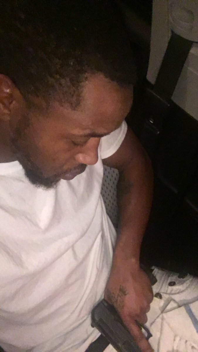 YungGorilla325's tweet image. Think it’s a game I’ll burn a nigga bout mine and that’s on my soul #ThinkIssaGame