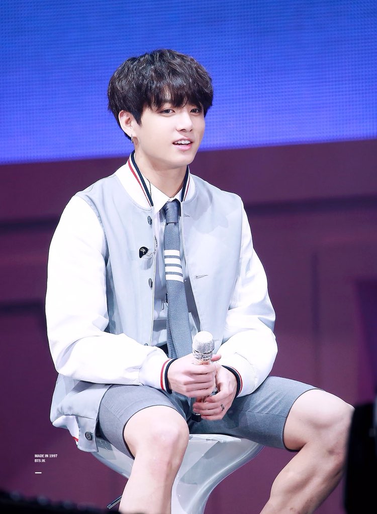 rambleame's tweet photo. jungkook just being extremely adorable #BTSMUSTER #BTSMUSTER_DAY2 jungkook #jungkook #bts #army #JK #BTS4THMUSTER_DAY2 #btsArmy #BTS #BTSARMY #BestFanArmy #BTSArmy #kookie #cute #BTSARMY https://t.co/vFiePCx0Ng