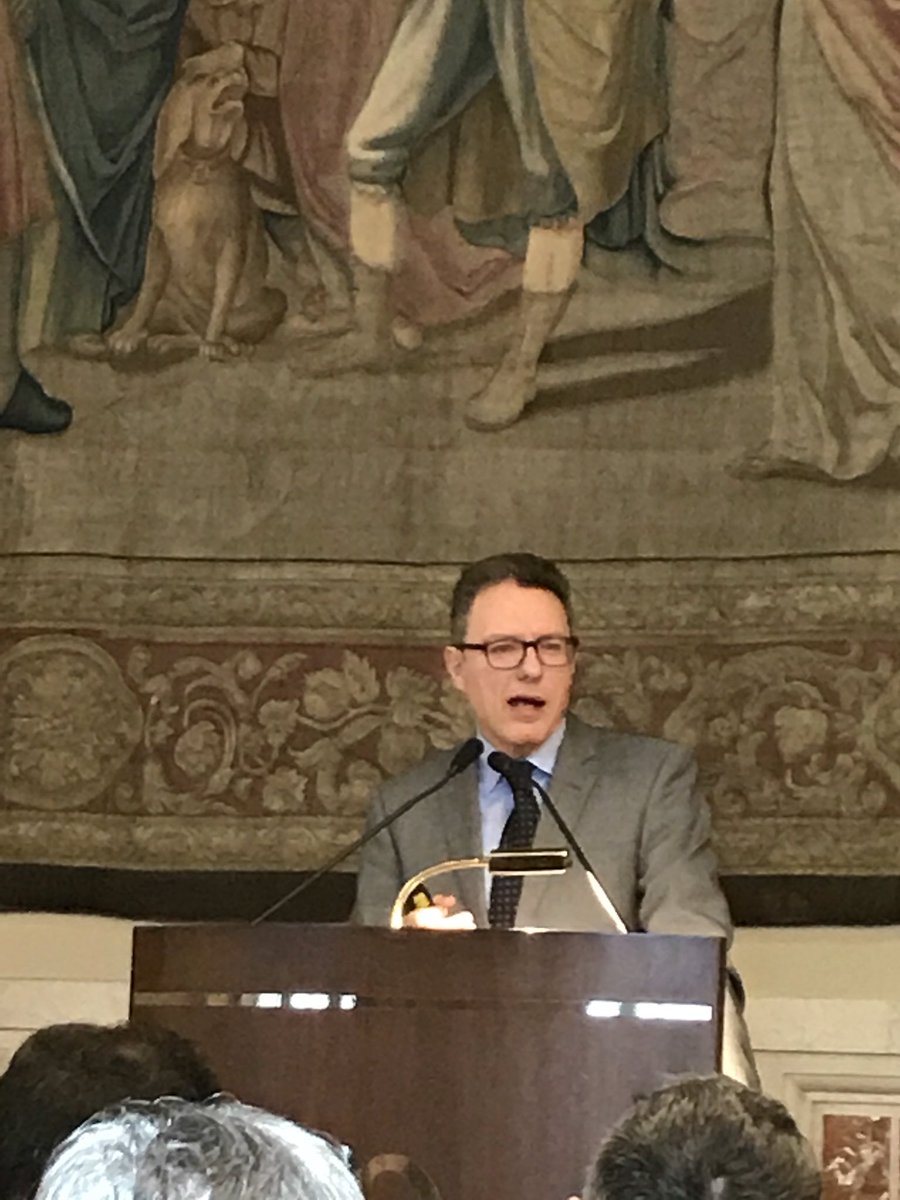 Lebowskiana's tweet image. Si fa buona governance disegnando un progetto umano: la politica oggi non si fa carico di un progetto umano. #Datatochange #humanproject @oiioxford