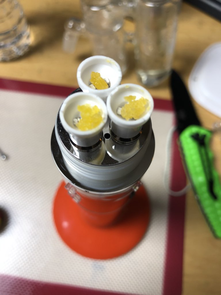 1loveredd1's tweet photo. Dab it up #710society #cannabiscommunity #dabcommunity #420 #thc #thca #cbd #thcconcentrate #shatter #liveresin #thcsauce #indica #sativa #hybrid #bongrips #jointsmokers #dabrig #dabnail #dabnation #dabtorch #weedart #weedlover #1love❤️💚💛👆👆🙌🙌 #midweststoners420ent https://t.co/fUjs73V0K9